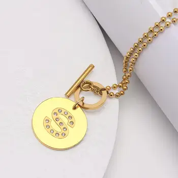 AENSOA Módne Drobné Okrúhle Elegantná Počiatočné Nehrdzavejúcej Ocele Náhrdelník Zlatá Farba List S Choker Náhrdelník Pre Ženy Prívesok Šperky